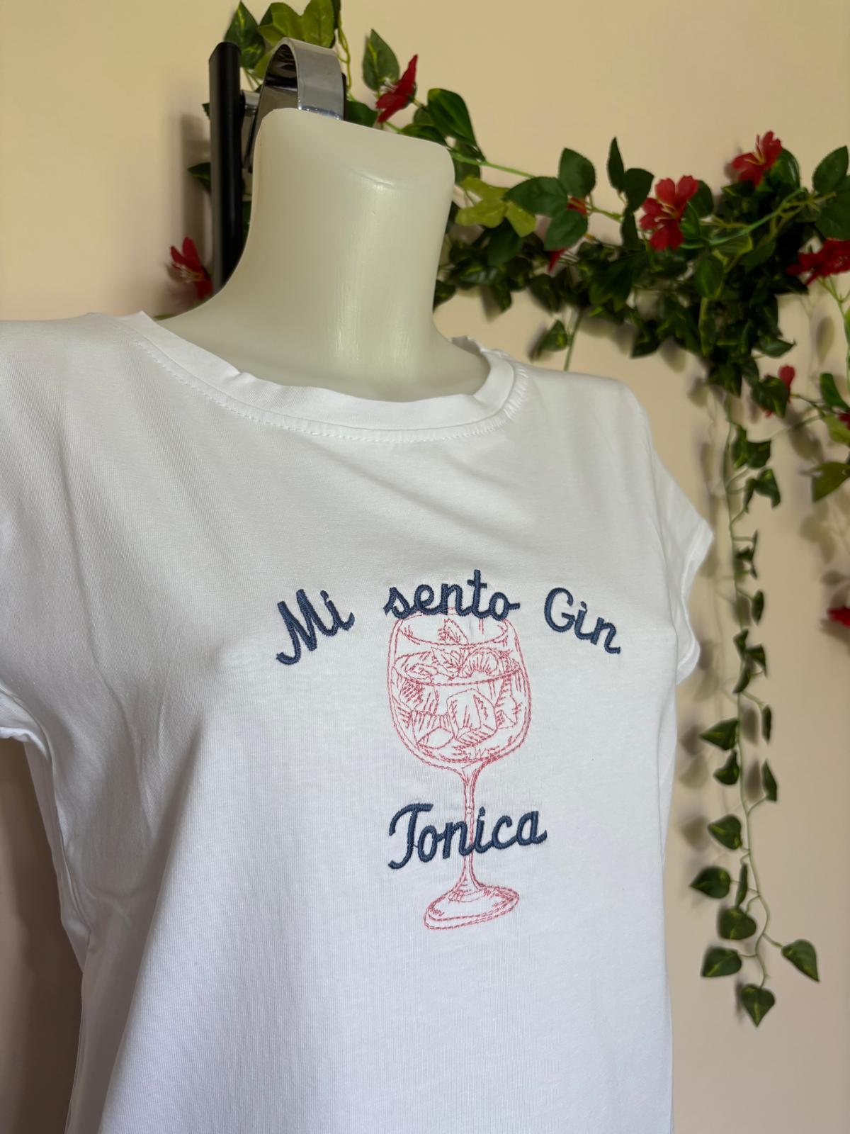 T-shirt scritte ricamate